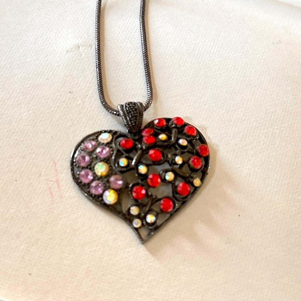 "Statement" Vintage heart necklace with stones & easy clasp
